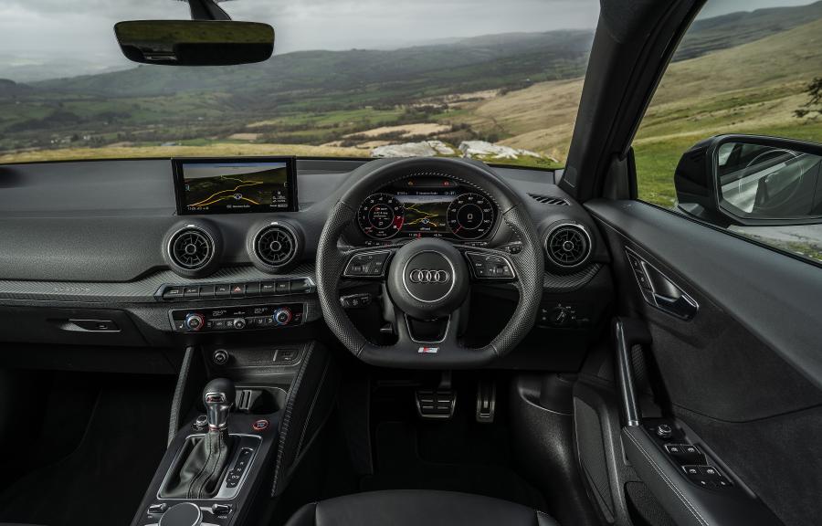 Торпедо Audi SQ2 2019 года  (UK) (фото 24 из 41)